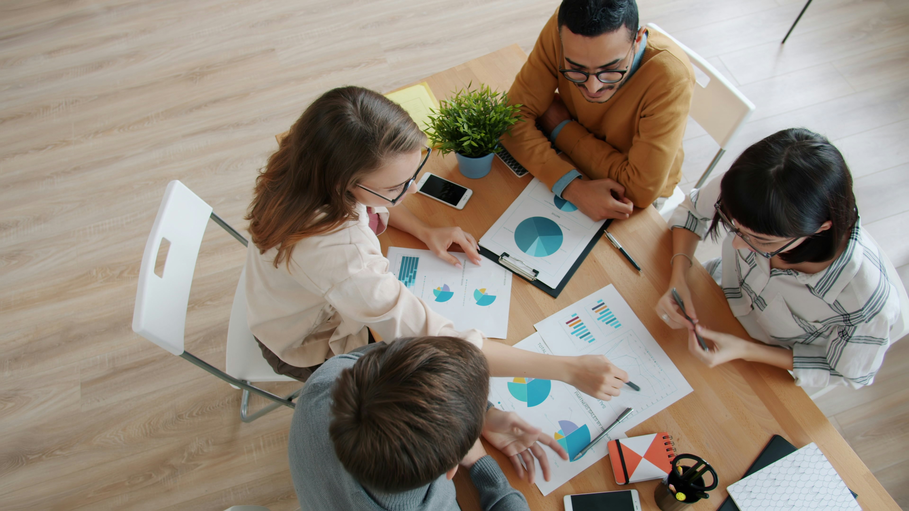 Team-investment-table-group